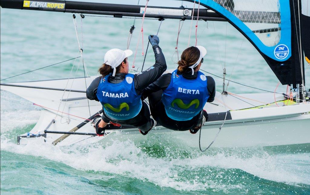 Támara Echegoyen y Berta Betanzos durante la regata de entreno disputada ayer lunes © Jen Edney