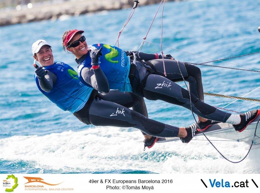 Támara Echegoyen y Berta Betanzos celebrando el bronce 