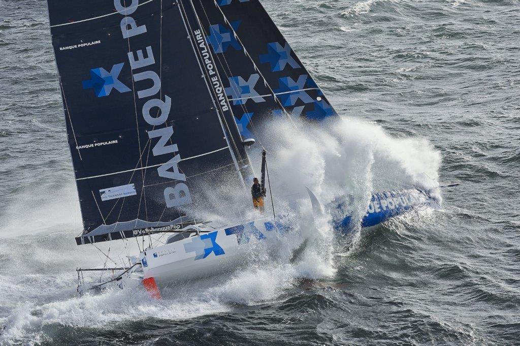 150416-entrainement-en-solo-au-large-lorient-pour-le-monocoque-60-pieds-imoca-banque-populaire-viii-skipper-armel-le-cleac-h-r-1600-1200