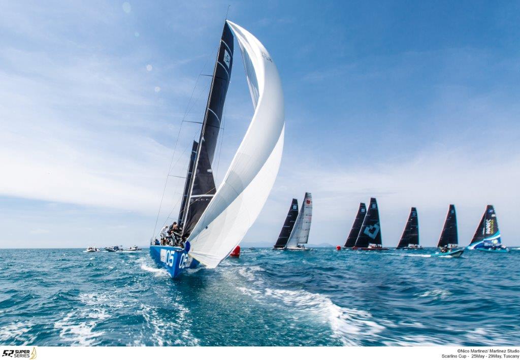 El Azzurra de  Pablo y Alberto Jr. Roemmers desde la popa del Provezza