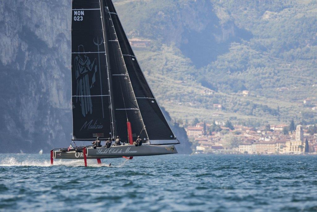 Malizia-Yacht Club Mónaco entrenando en el lago de Garda © Jacopo Salvi