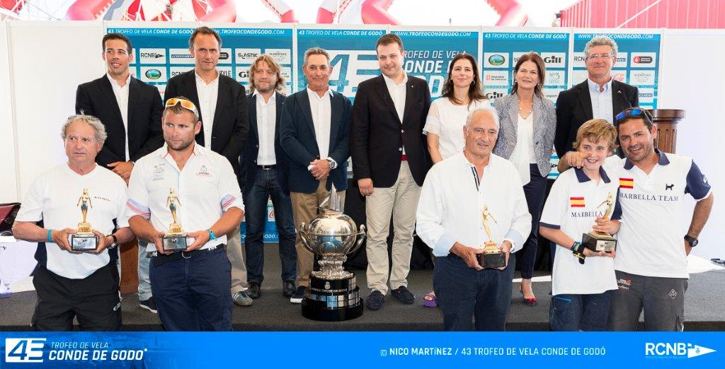 Foto de familia de todos los ganadores