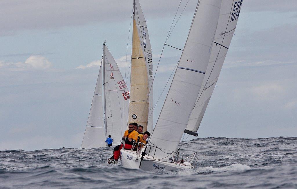 Javier De la Gándara a bordo del Okofen lidera la competición © Rosana Calvo